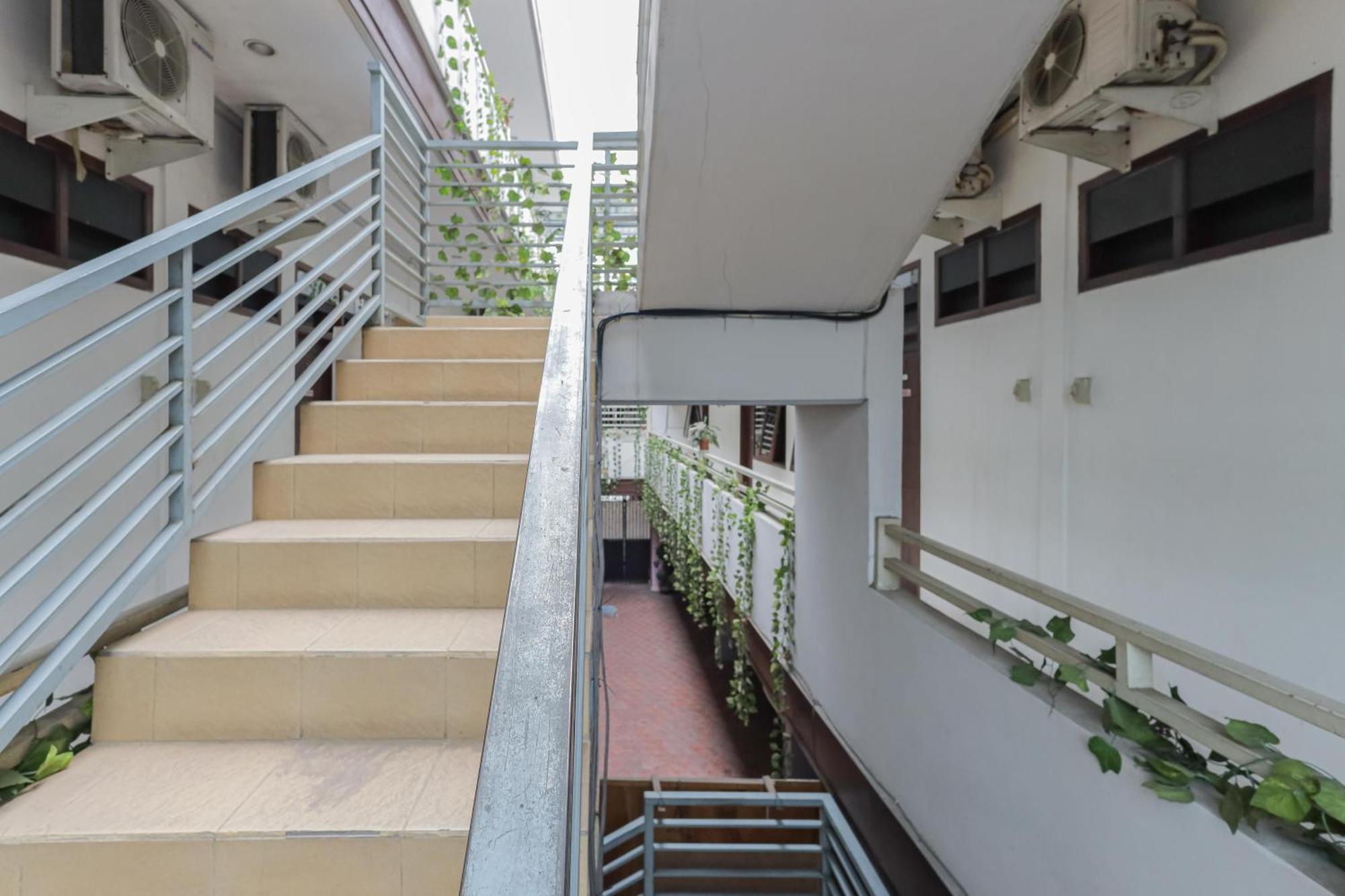 Reddoorz At Pondok Candra Surabaja Zewnętrze zdjęcie