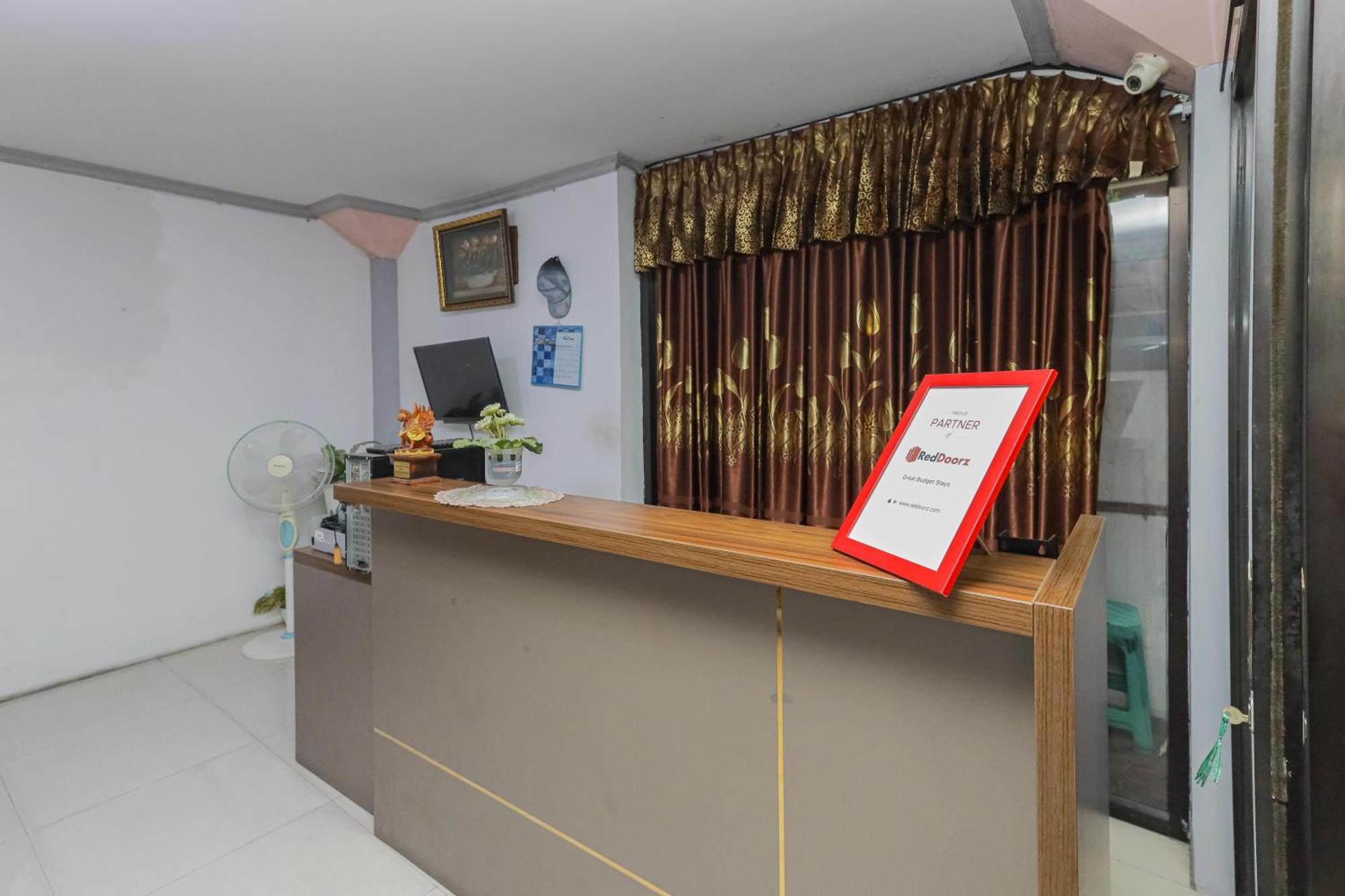 Reddoorz At Pondok Candra Surabaja Zewnętrze zdjęcie